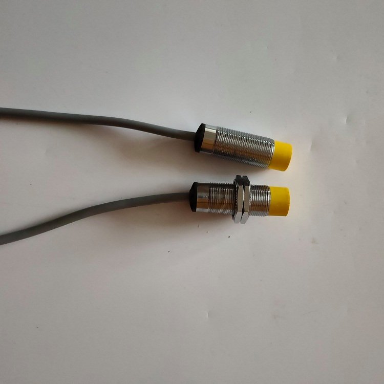 凱基特IS-18B-N16-PN6-L02接近開關(guān)帶兩米線